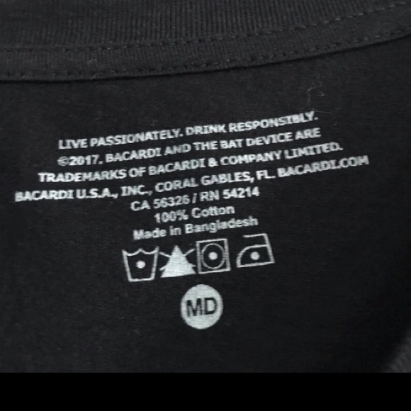 SOLD!! Barcardi black graphic tee bat medium 2017 unisex - Picture 3 of 4